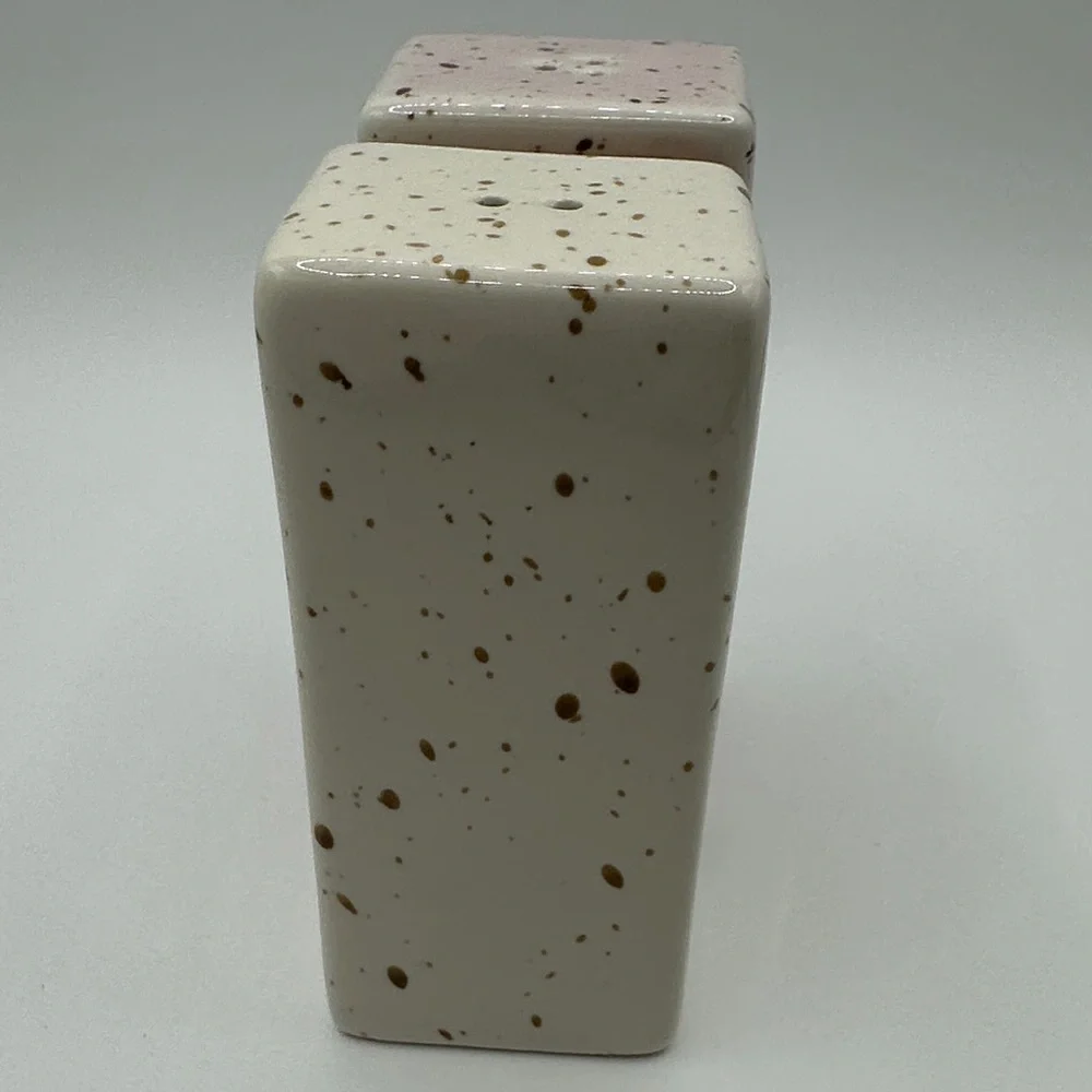 Unique Pink and White Ceramic Wave Salt and Pepper Shakers - Picture 4 of 7